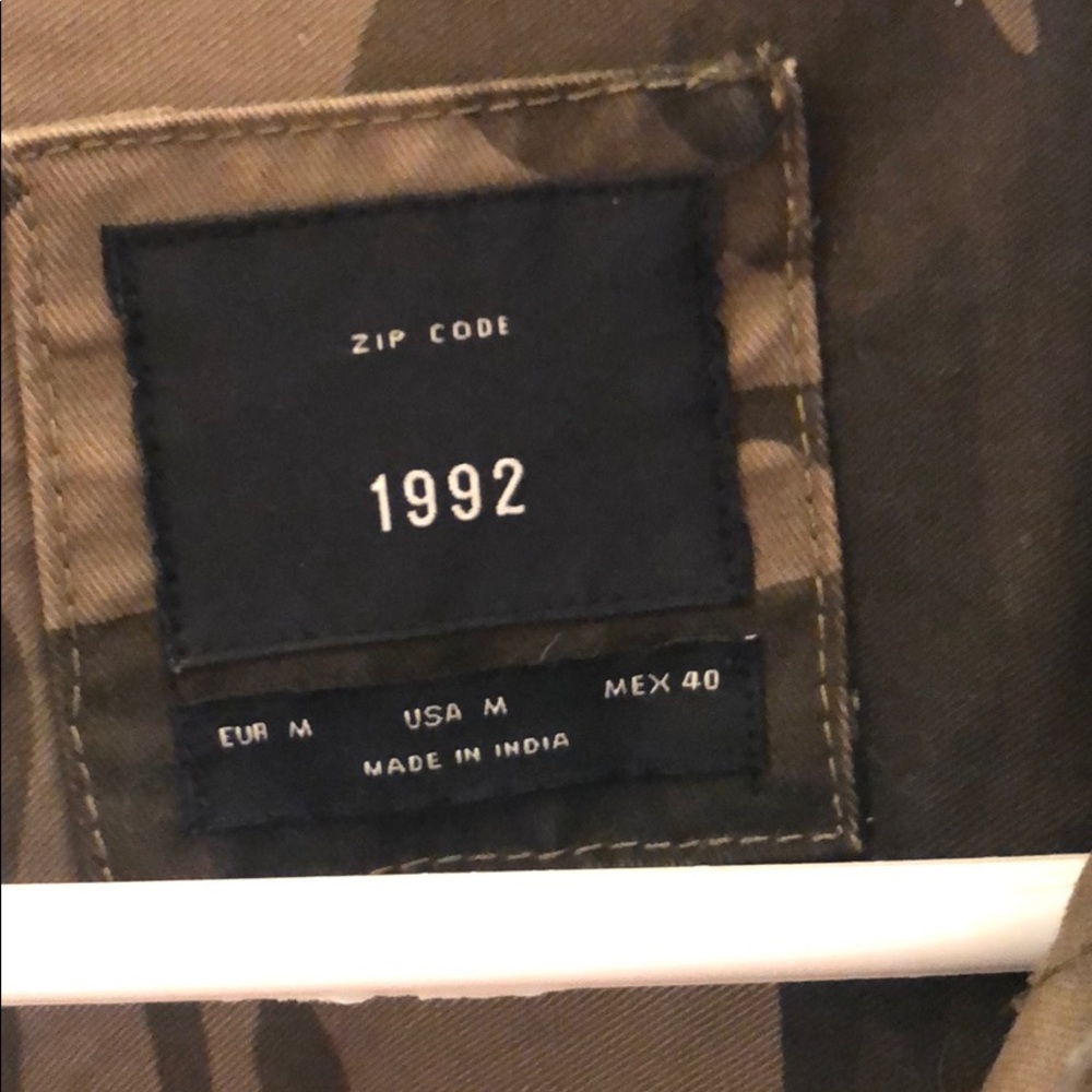 1992 men’s medium camo button up